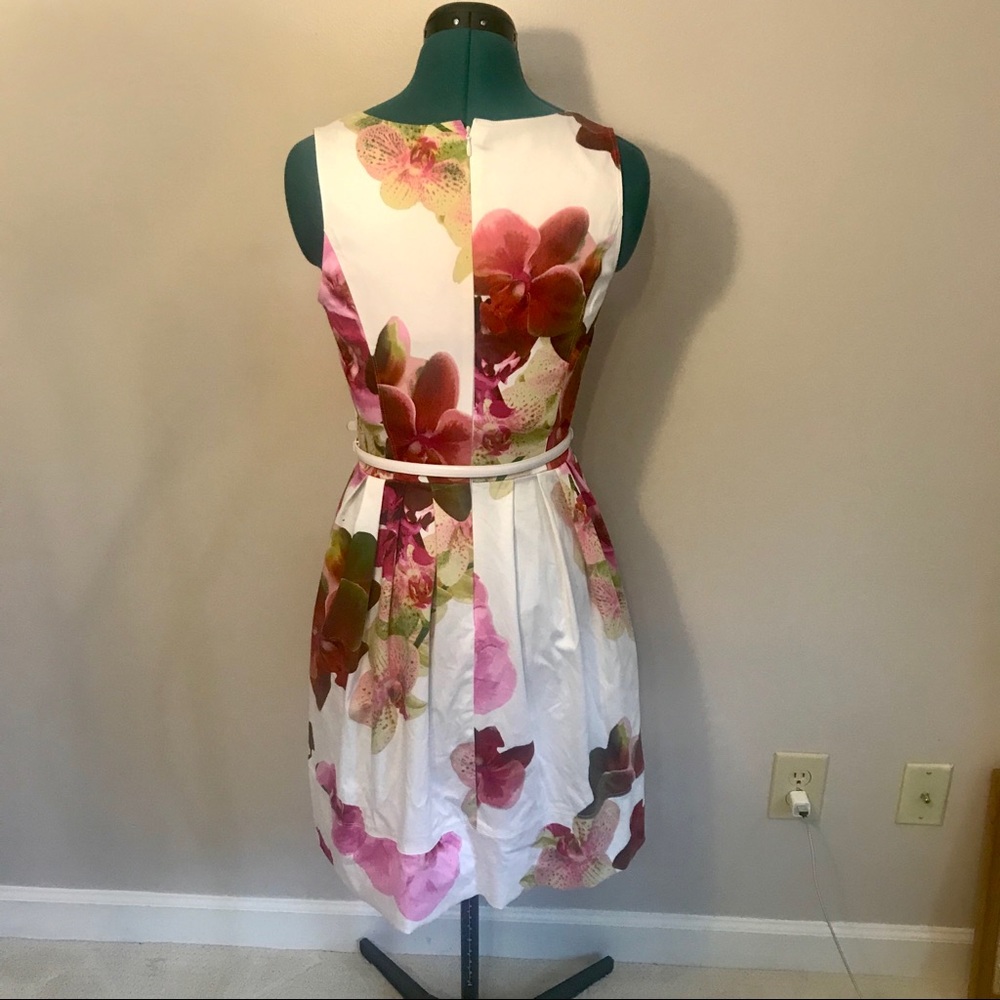 Like new! Dana Buchman floral fit and flare dress - Picture 4 of 6